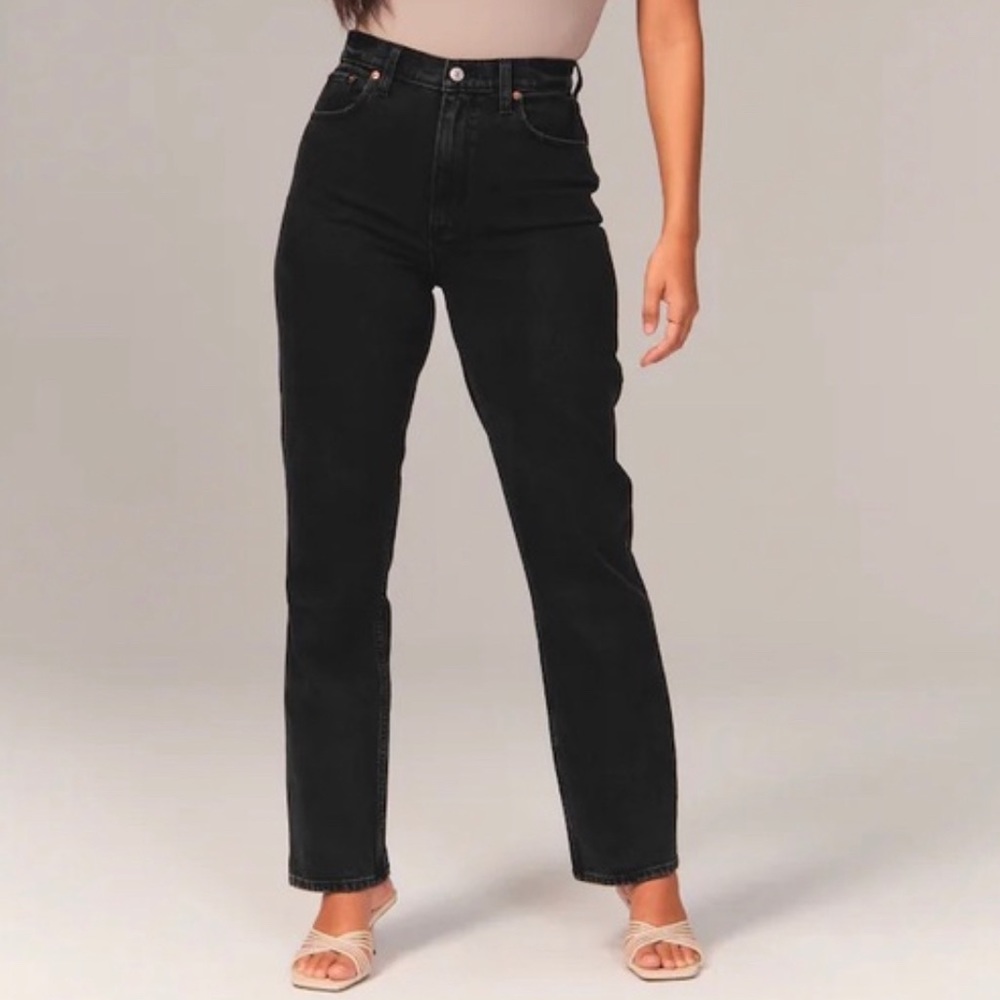 Abercrombie & Fitch / Curve love 90’s Straight - Ultra High Rise Jeans